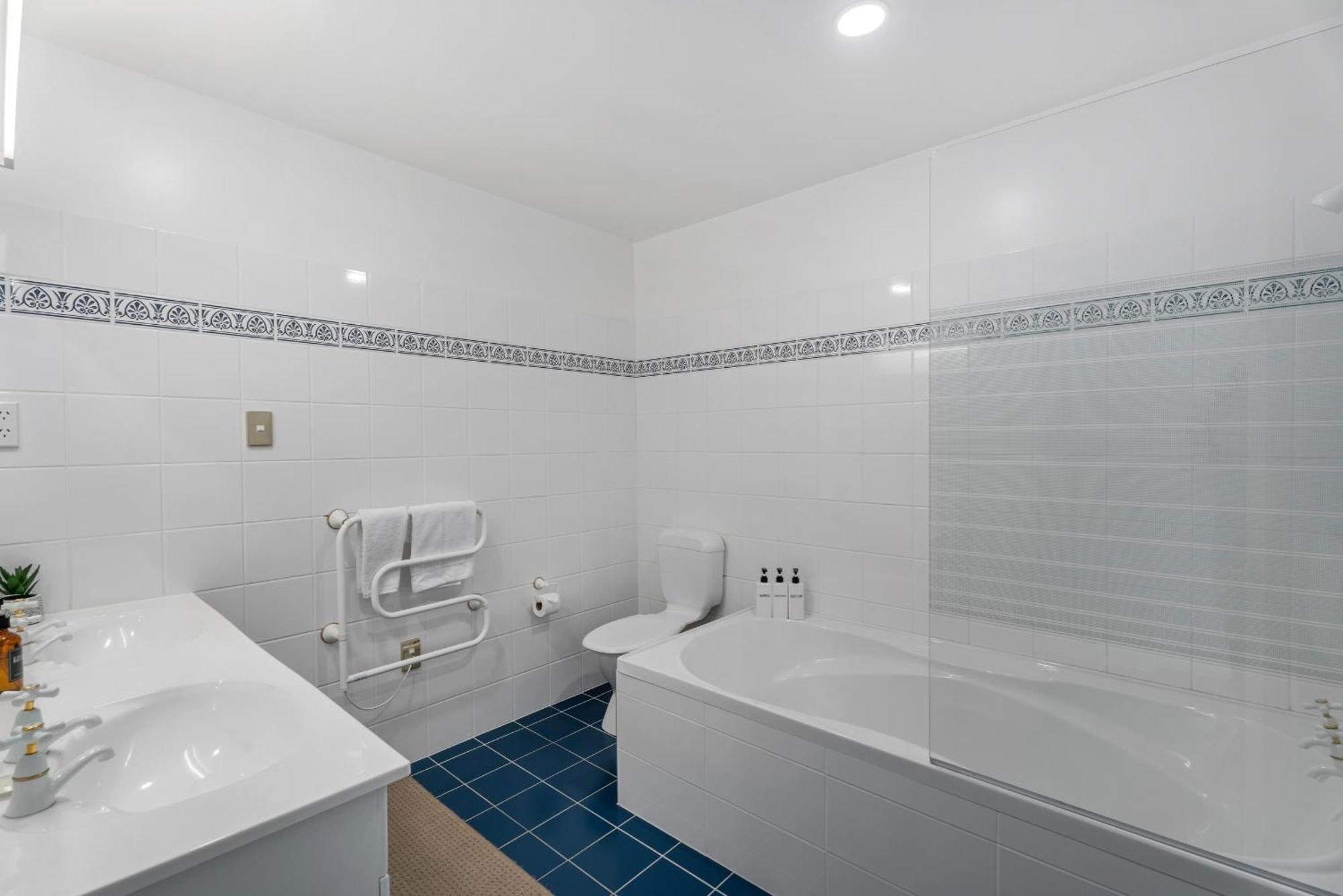 Frankton House - Queenstown Holiday Home Экстерьер фото